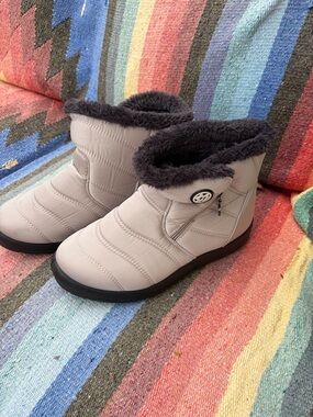 Women's Quilted Ankle Booties with Faux Fur Lining - Light Gray